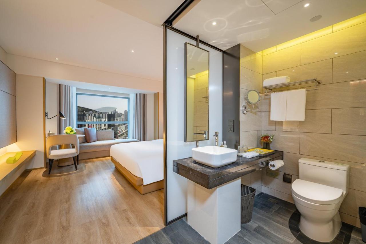 Holiday Inn Shanghai Huaxia By Ihg - Overlooking City Scenery At Sky View Restaurant Exterior photo
