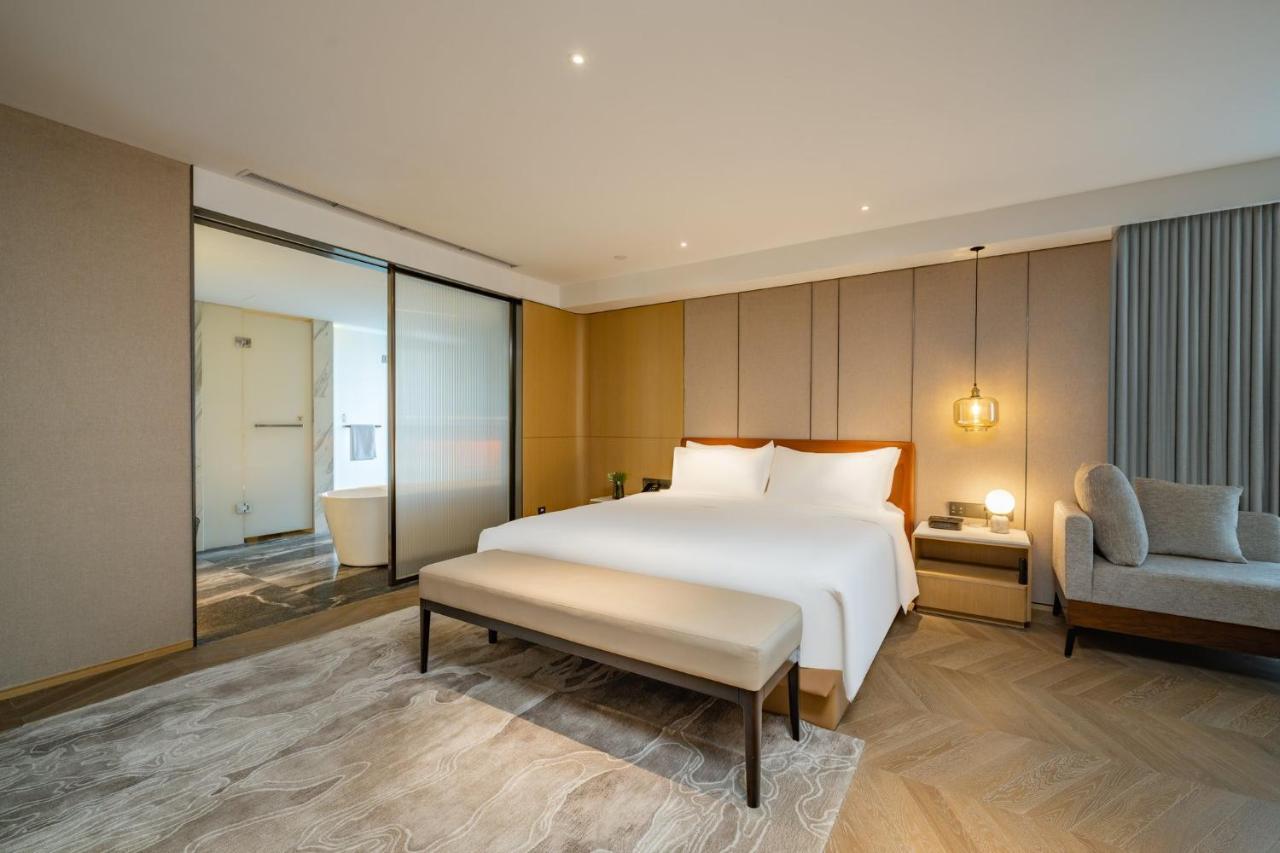 Holiday Inn Shanghai Huaxia By Ihg - Overlooking City Scenery At Sky View Restaurant Exterior photo