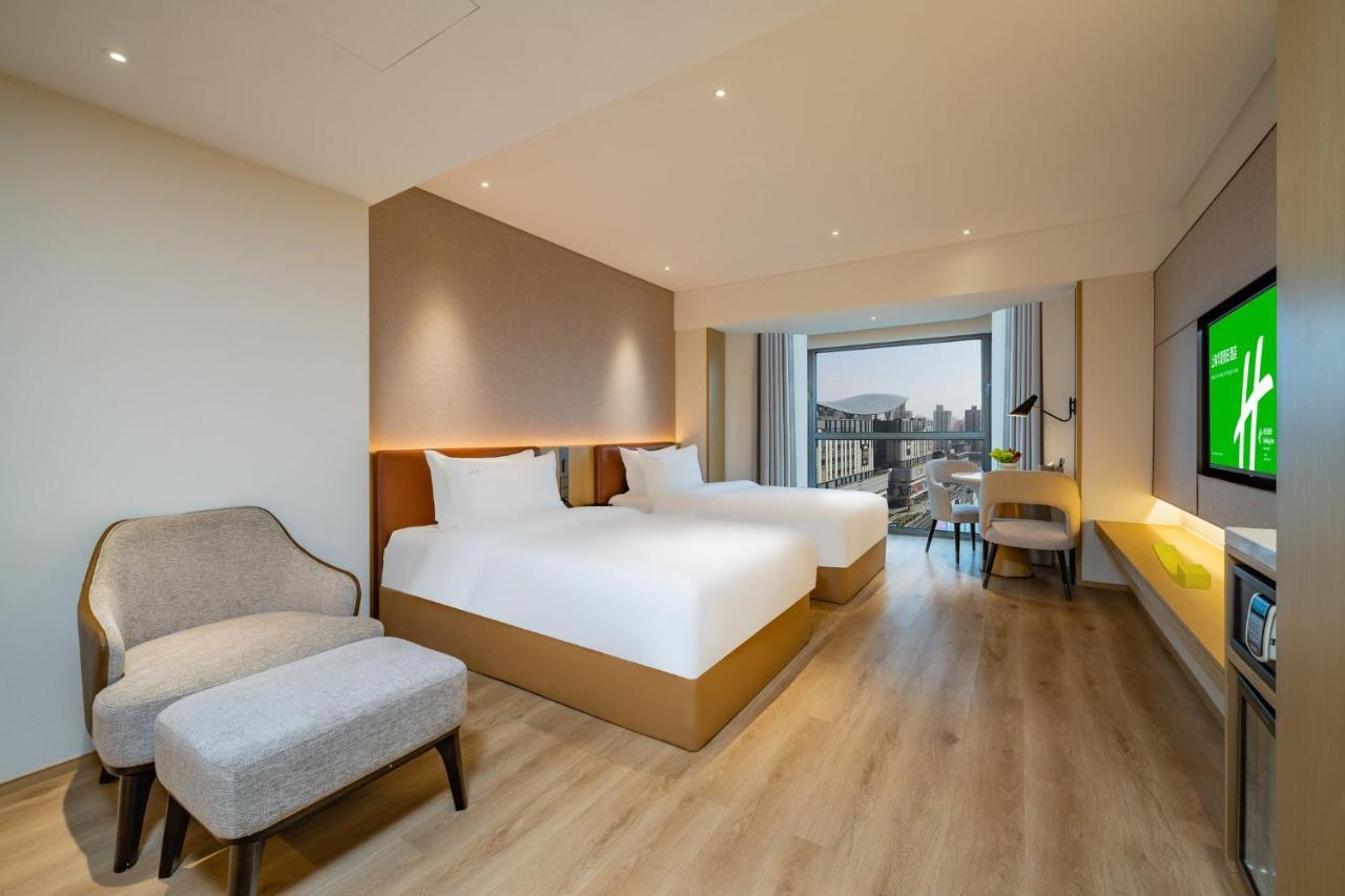 Holiday Inn Shanghai Huaxia By Ihg - Overlooking City Scenery At Sky View Restaurant Exterior photo