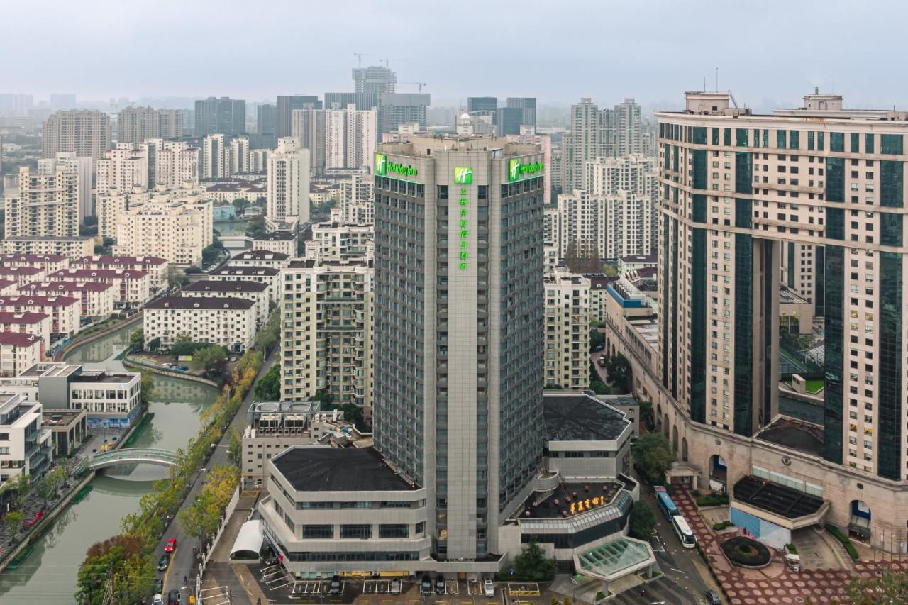 Holiday Inn Shanghai Huaxia By Ihg - Overlooking City Scenery At Sky View Restaurant Exterior photo