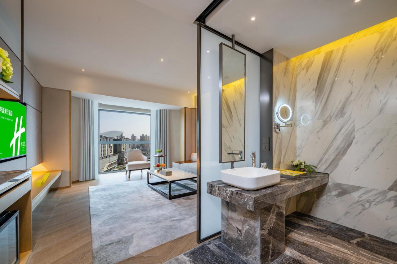 Holiday Inn Shanghai Huaxia By Ihg - Overlooking City Scenery At Sky View Restaurant Exterior photo