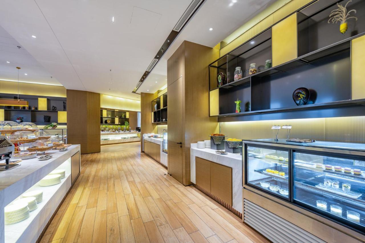 Holiday Inn Shanghai Huaxia By Ihg - Overlooking City Scenery At Sky View Restaurant Exterior photo