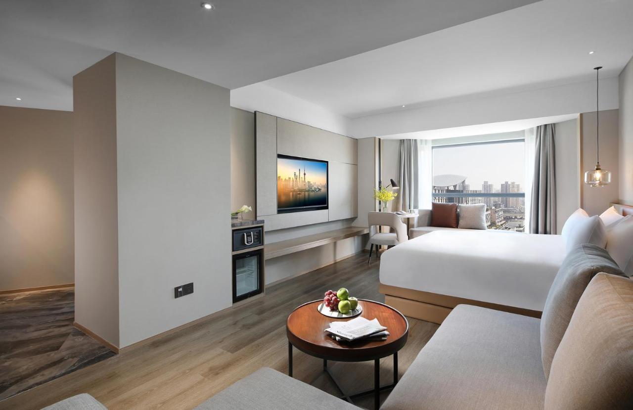Holiday Inn Shanghai Huaxia By Ihg - Overlooking City Scenery At Sky View Restaurant Exterior photo