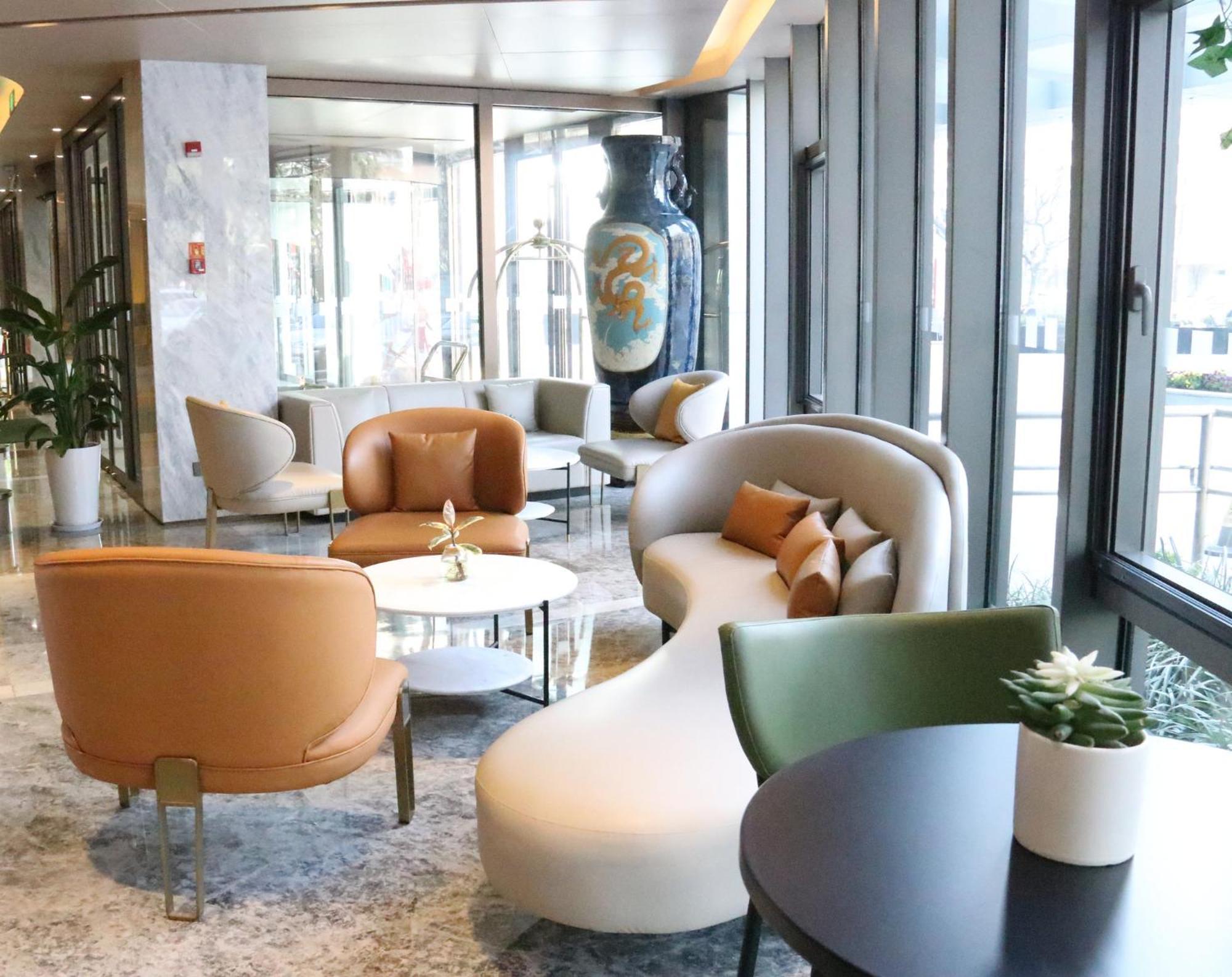 Holiday Inn Shanghai Huaxia By Ihg - Overlooking City Scenery At Sky View Restaurant Exterior photo