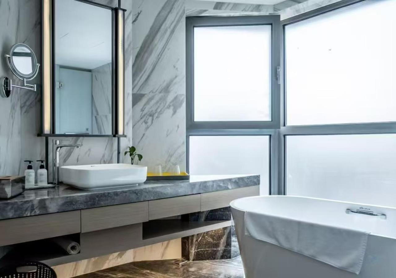 Holiday Inn Shanghai Huaxia By Ihg - Overlooking City Scenery At Sky View Restaurant Exterior photo