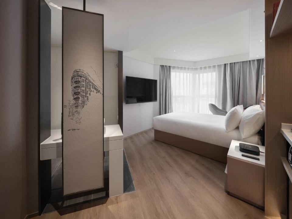 Holiday Inn Shanghai Huaxia By Ihg - Overlooking City Scenery At Sky View Restaurant Exterior photo
