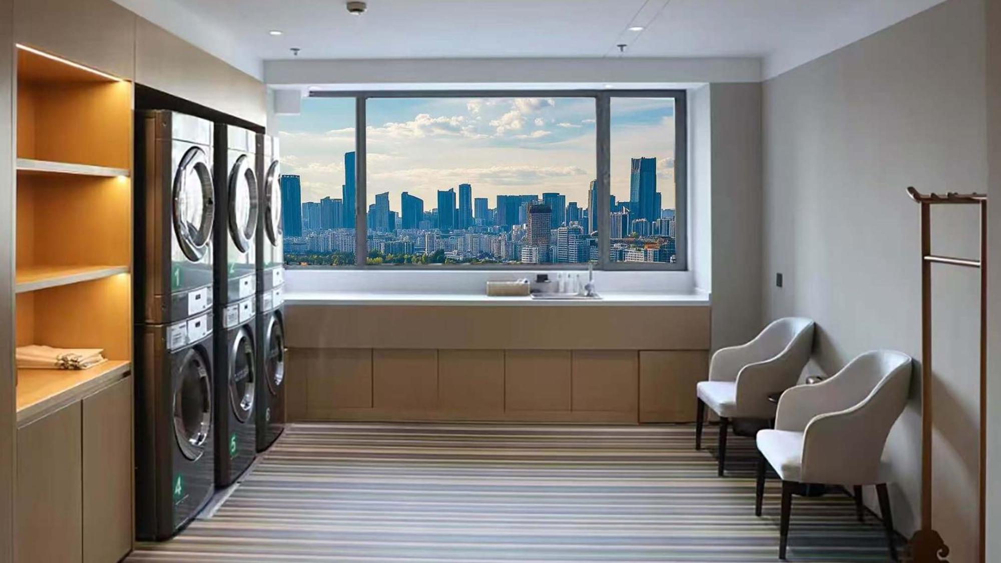 Holiday Inn Shanghai Huaxia By Ihg - Overlooking City Scenery At Sky View Restaurant Exterior photo